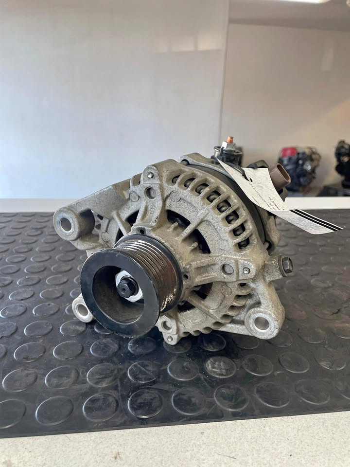 Toyota Hilux 2.0 VVTi Alternator for sale (1TR-FE) - Private Seller Toyota Hilux 2.0 VVTi Alternator for sale (1TR-FE) - Private Seller