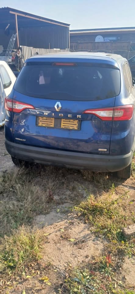 2022 RENAULT TRIBER STRIPPING FOR SPARES!!!!