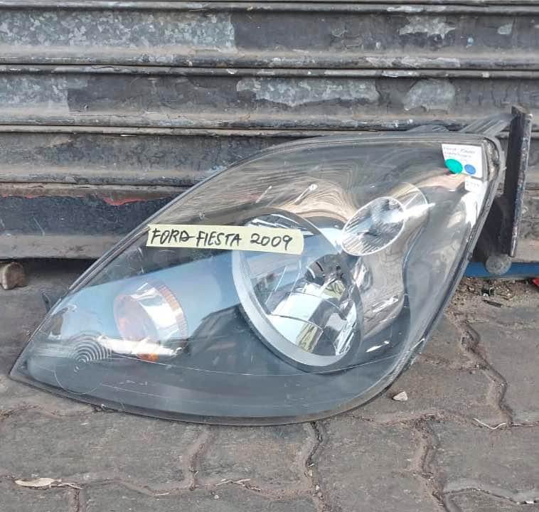 Ford Fiesta headlight - Private Seller Ford Fiesta headlight - Private Seller