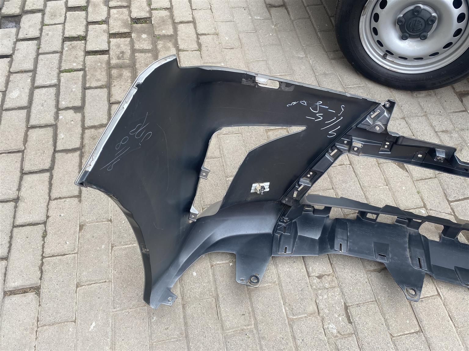 2019 LEXUS LX570 FRONT BUMPER FOR SALE. IN PRISTINE CONDITION