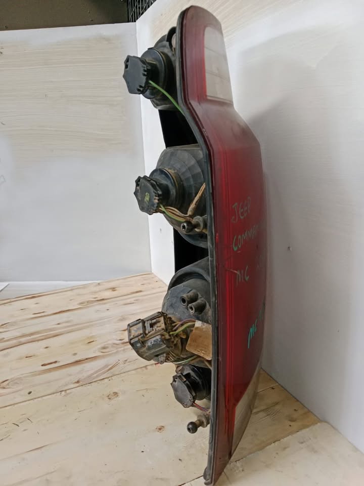 JEEP COMMANDER LEFT REAR TAILLIGHT FOR SALE - Private Seller JEEP COMMANDER LEFT REAR TAILLIGHT FOR SALE - Private Seller