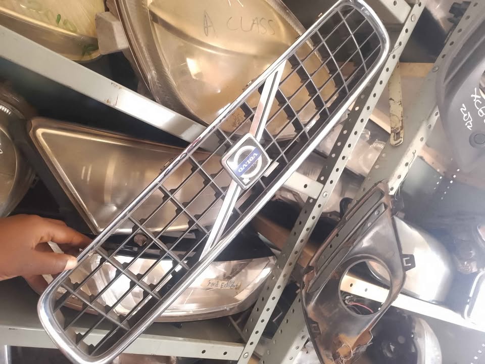 2001-2004 VOLVO XC70 BUMPER GRILL ENGINE FOR SALE DELIVERY AVAILABLE - Private Seller 2001-2004 VOLVO XC70 BUMPER GRILL ENGINE FOR SALE DELIVERY AVAILABLE - Private Seller