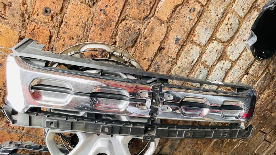 Suzuki Grand Vitara grill - Private Seller Suzuki Grand Vitara grill - Private Seller