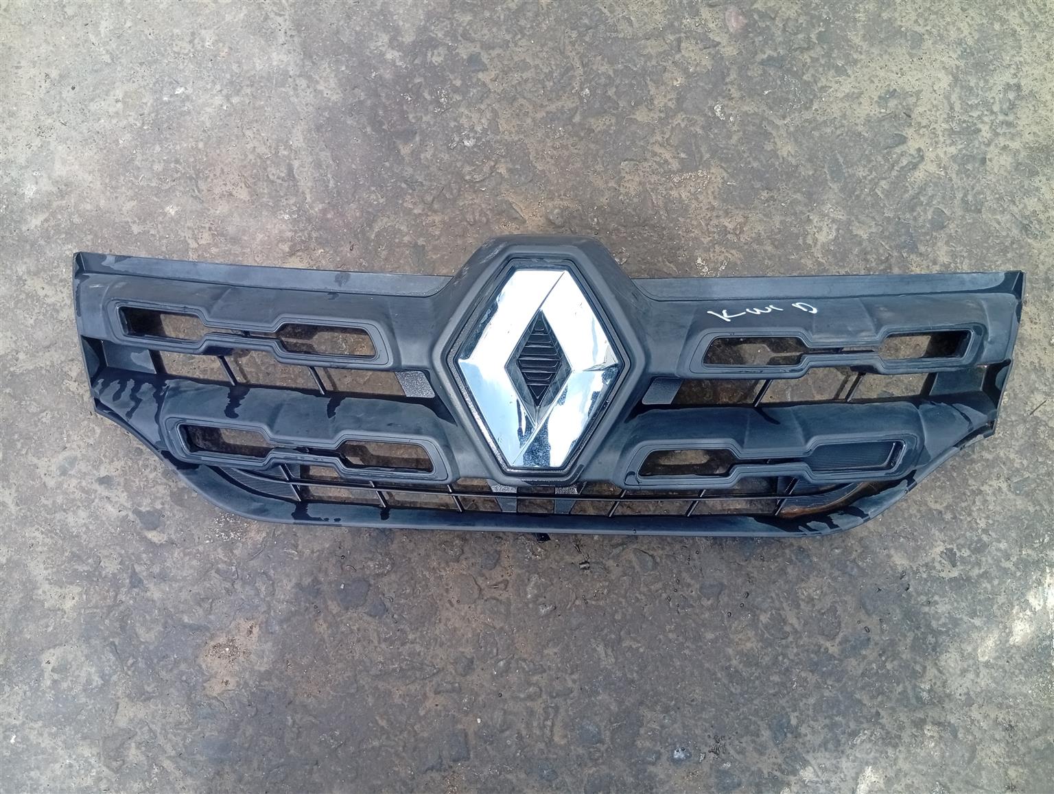 Renault kwid radiator grille grill - Private Seller Renault kwid radiator grille grill - Private Seller