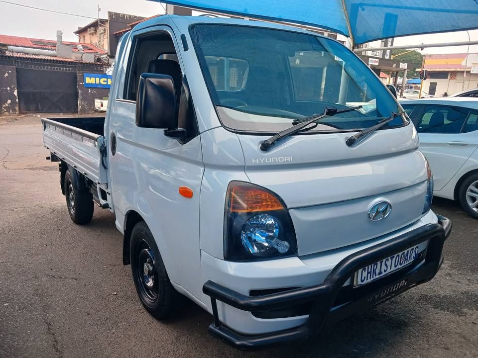 2015 model Hyundai H-100 manual transmission diesel 2.6 engine capacity mileage
