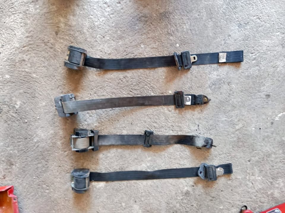 BMW E30 325is evo1 safety belts slightly negotiable
