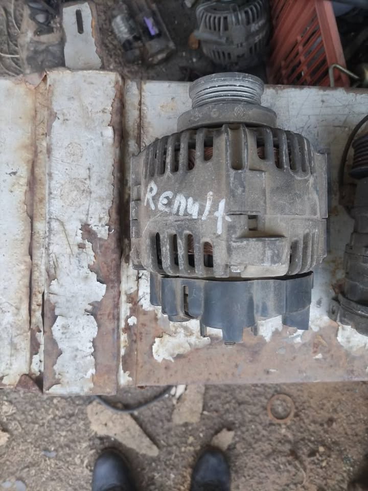 Renault megane alternator - Private Seller