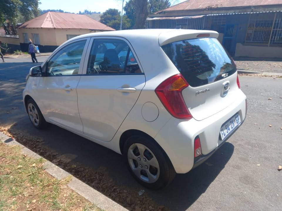 2016 Kia Picanto 1.0 Petrol  White Colour  Manual Transmission  Mileage 86000kms