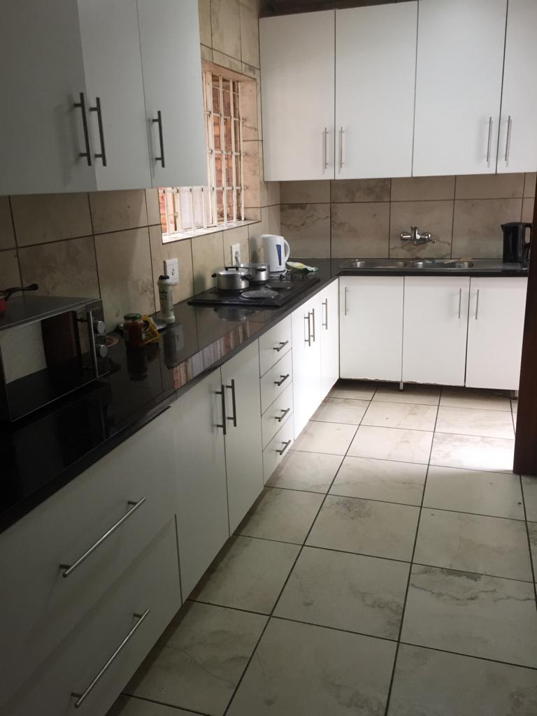 Room to rent sharing a kitchen at Nupen Complex, grand Central, midrand 