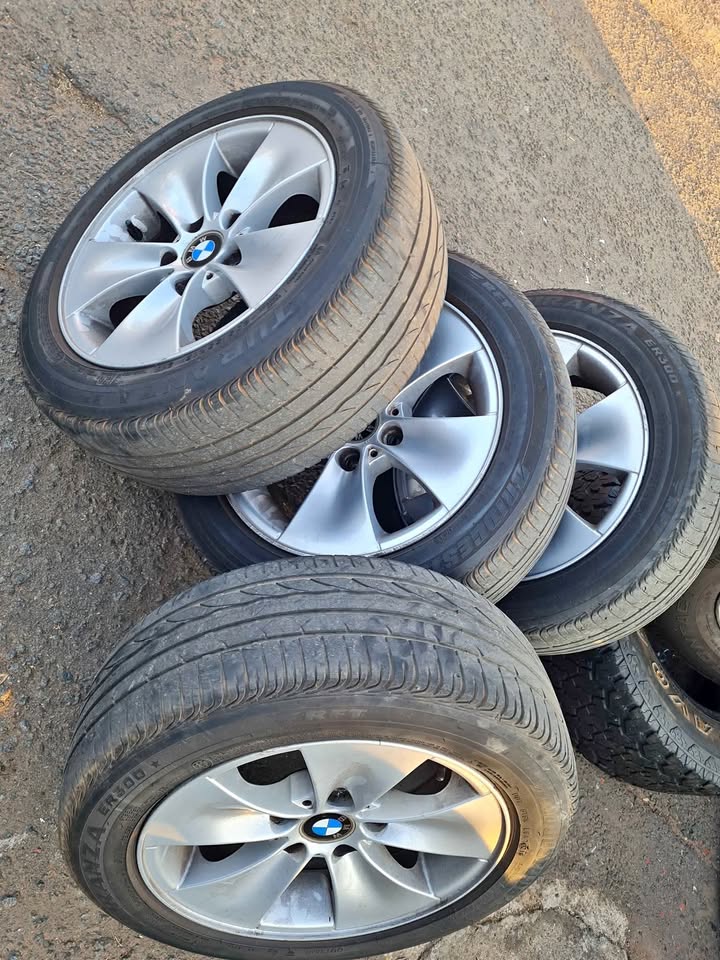 Bmw E90 original alloy mags size 16×tyres still in good condition Bmw E90 original alloy mags size 16×tyres still in good condition