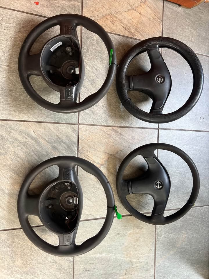 Opel Corsa Lite/ Astra/ Meriva/Gamma Steering Wheels For Sale Call or whatsapp - Private Seller