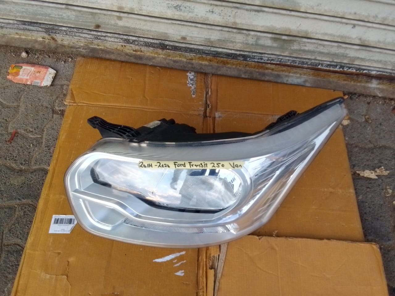 (2014-2020) FORD TRANSIT 250 VAN LEFT SIDE NORMAL HEADGHT FOR SALE. - Private Seller (2014-2020) FORD TRANSIT 250 VAN LEFT SIDE NORMAL HEADGHT FOR SALE. - Private Seller
