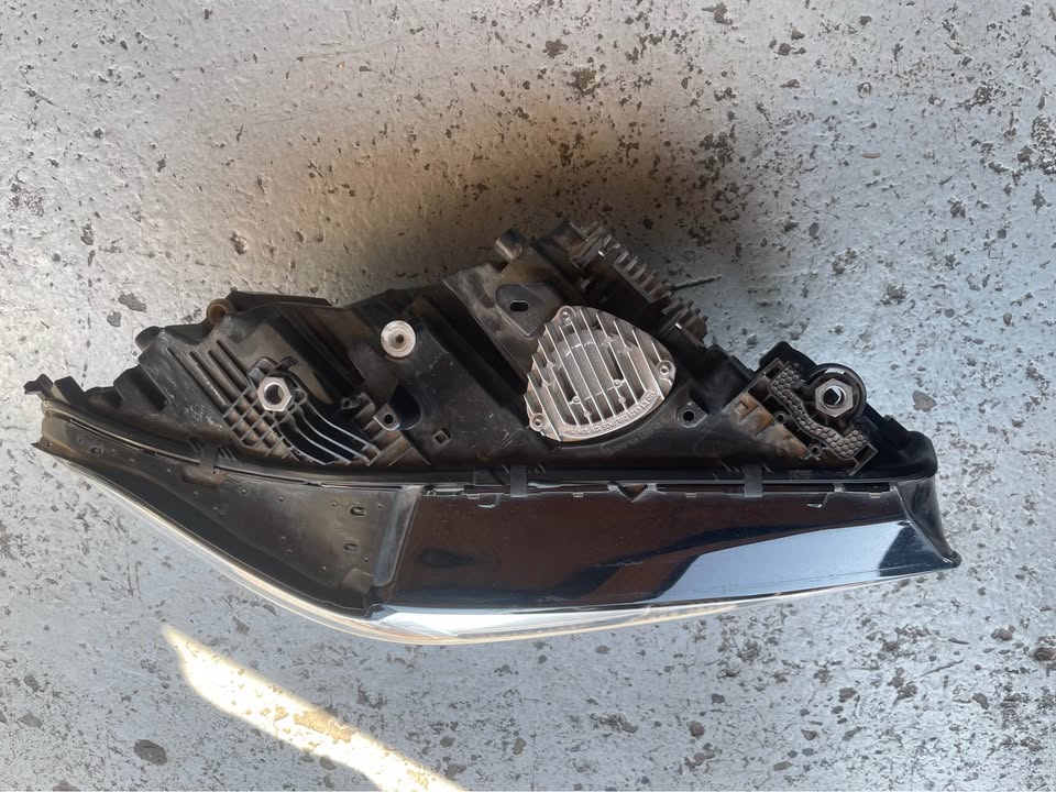 BMW G05 headlight RHS