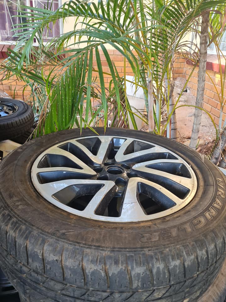 Nissan navara original alloy mags size 18 aset +tyres - Private Seller Nissan navara original alloy mags size 18 aset +tyres - Private Seller