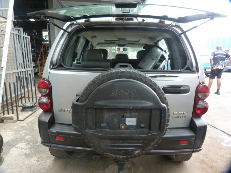 Jeep Cherokee 3.7 4 X 4 Limited AT Silver - 2006 STRIPPING FOR SPARES - Private Seller Jeep Cherokee 3.7 4 X 4 Limited AT Silver - 2006 STRIPPING FOR SPARES - Private Seller