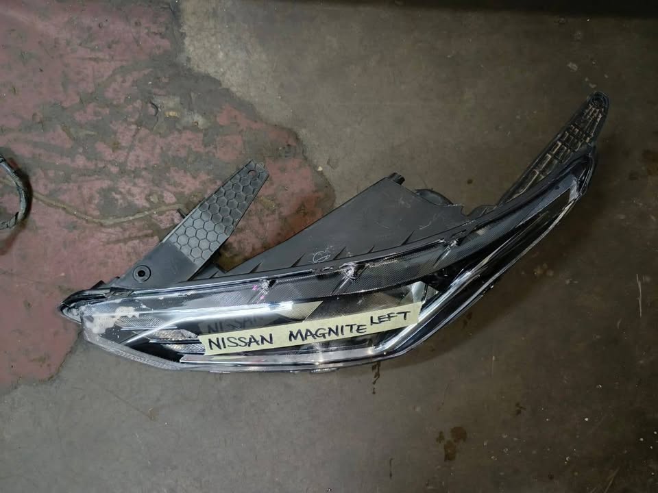 Nissan margnite Left Headlight - Private Seller Nissan margnite Left Headlight - Private Seller