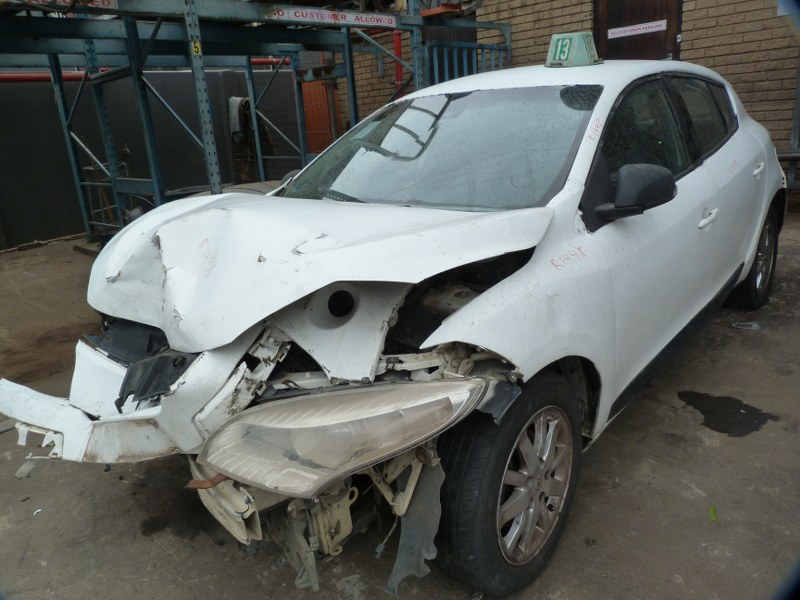 Renault Megane III 1.6 16V Manual White - 2012 SPARESBOYZ STRIPPING FOR SPARES. - Private Seller