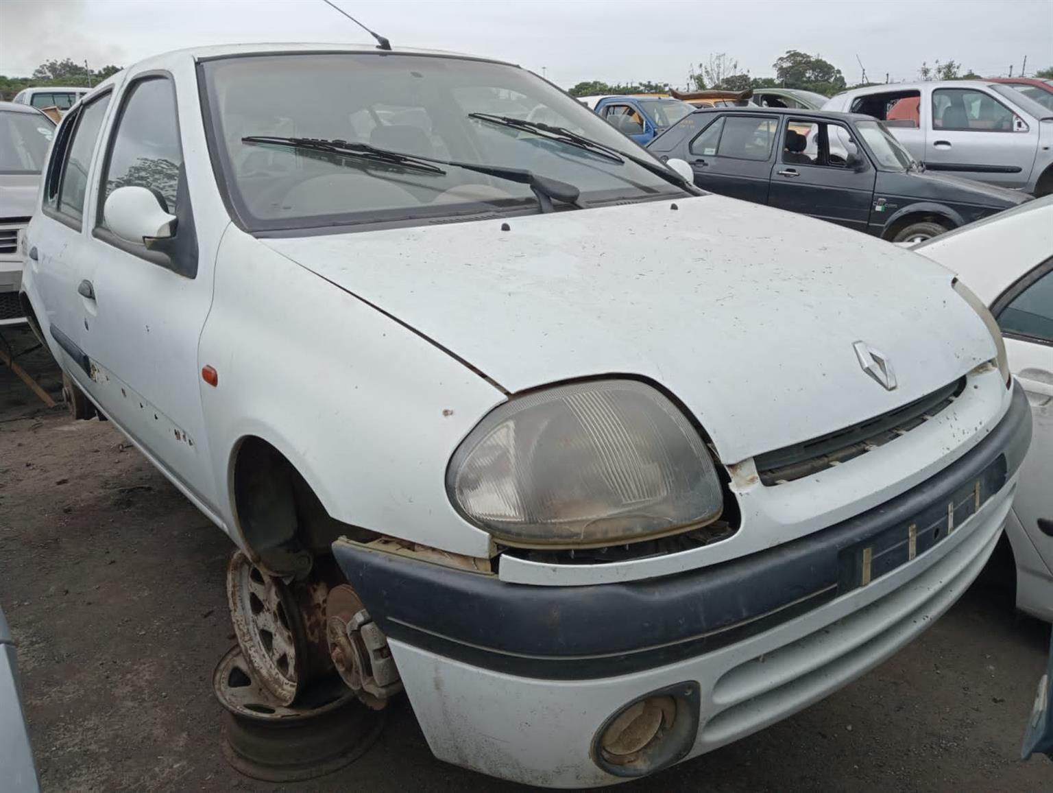 2001 Renault Clio 1.4 – Stripping for Spares. 2001 Renault Clio 1.4 – Stripping for Spares.