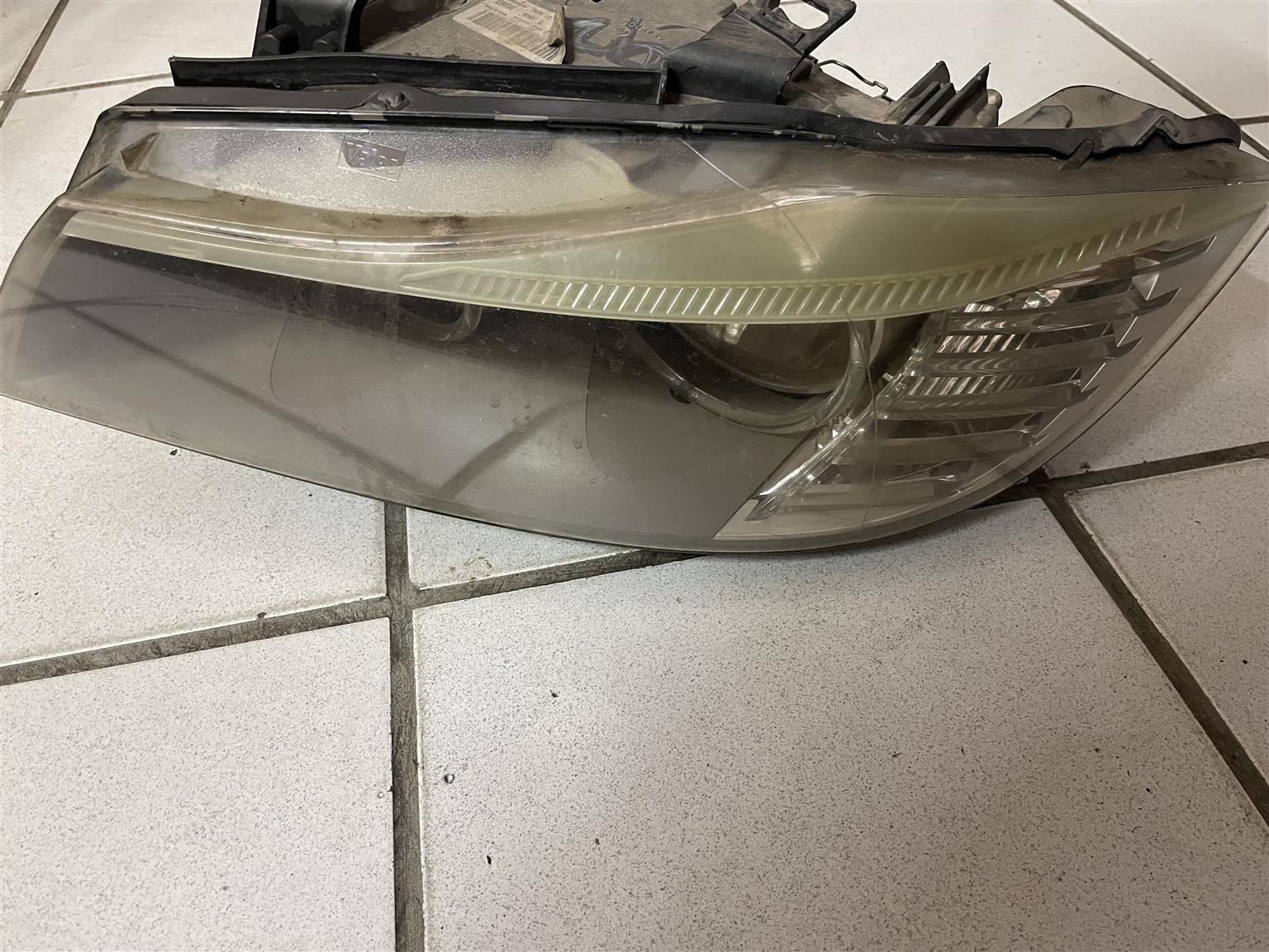 Headlight left BMW 3 (E90, E91, E92, E93) (2005-2011) - Private Seller