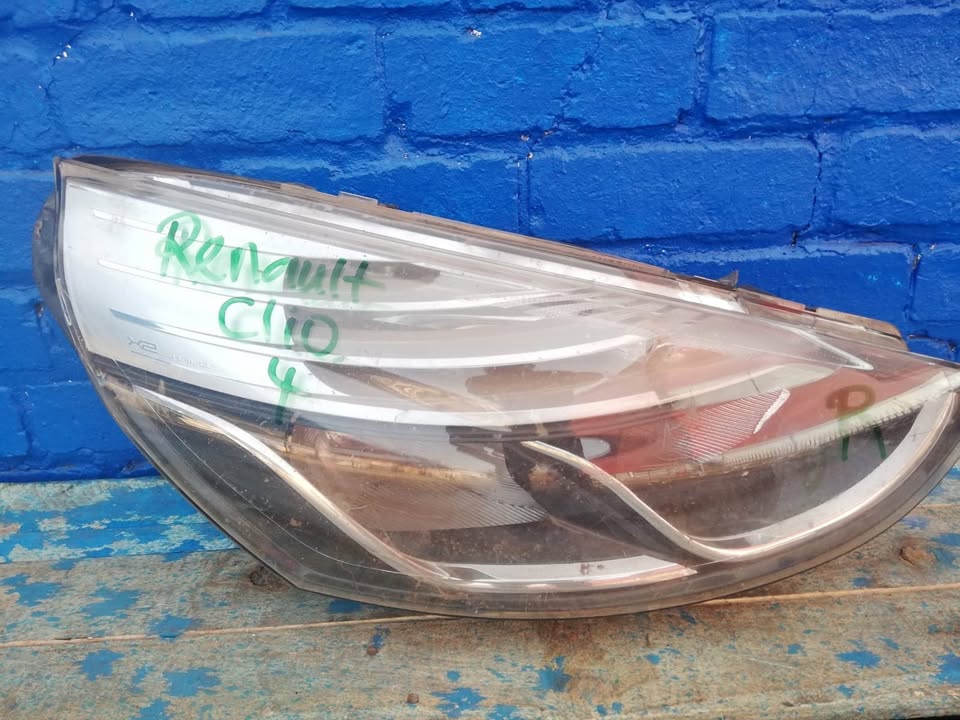 RENAULT CLIO 4 HEADLIGHT FOR SALE - Private Seller