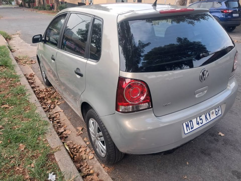 VW polo Vivo 1.4 hatchback 2012 kilometers 85 000