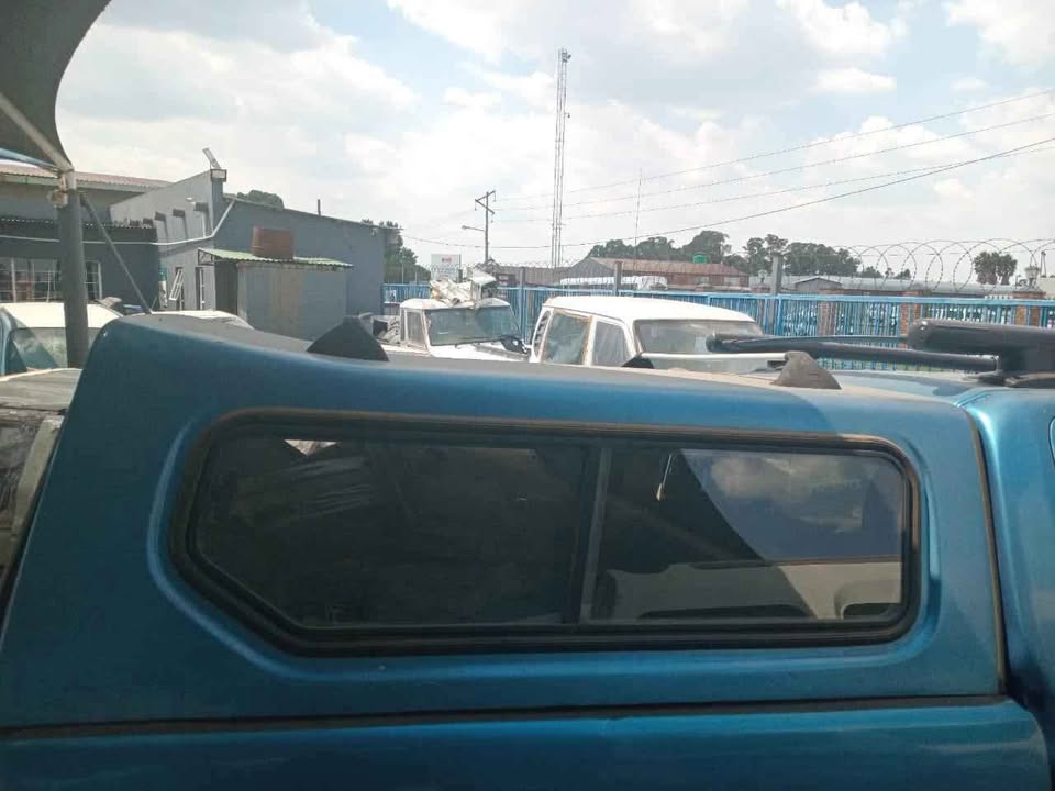 Nissan navara double cap canopy still in good condition for sale WhatsApp or cell - Private Seller