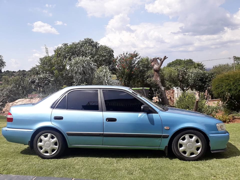 2001 Toyota  Corolla 180i