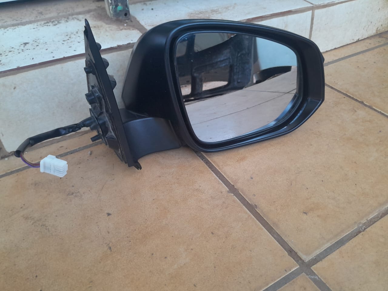 Toyota Hilux Gd6 Right side mirror for sale - Private Seller