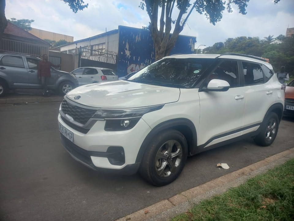 2020 Kia Seltos 2.0 Petrol, Automatic transmission, White Color, Mileage 74000kms