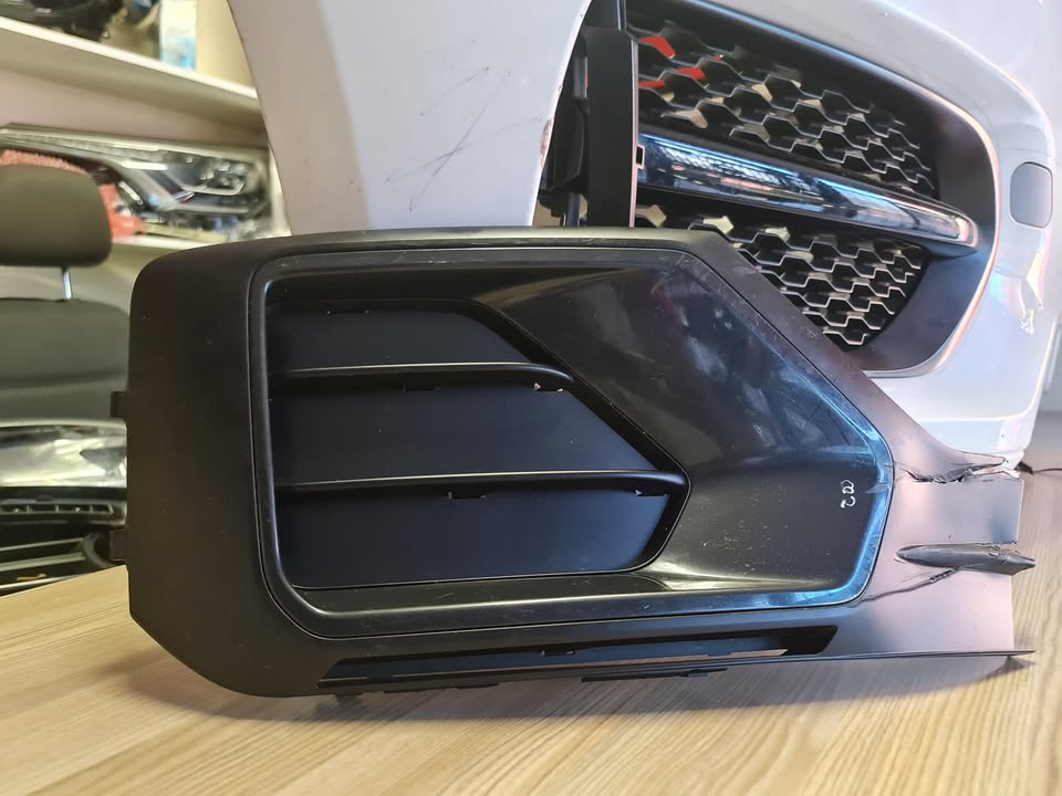 2019 AUDI Q2 FOGLIGHT COVERS LEFT AND RIGHT FOR SALE IN EXCELLENT CONDITION - Private Seller 2019 AUDI Q2 FOGLIGHT COVERS LEFT AND RIGHT FOR SALE IN EXCELLENT CONDITION - Private Seller