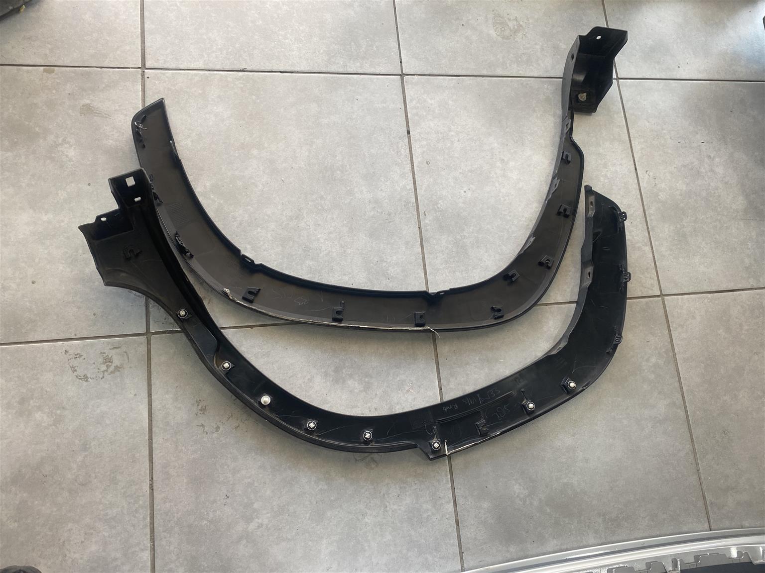 2025 TOYOTA COROLLA CROSS LEFT FRONT AND REAR FENDER ARCH MOULDINGS FOR SALE - Private Seller 2025 TOYOTA COROLLA CROSS LEFT FRONT AND REAR FENDER ARCH MOULDINGS FOR SALE - Private Seller