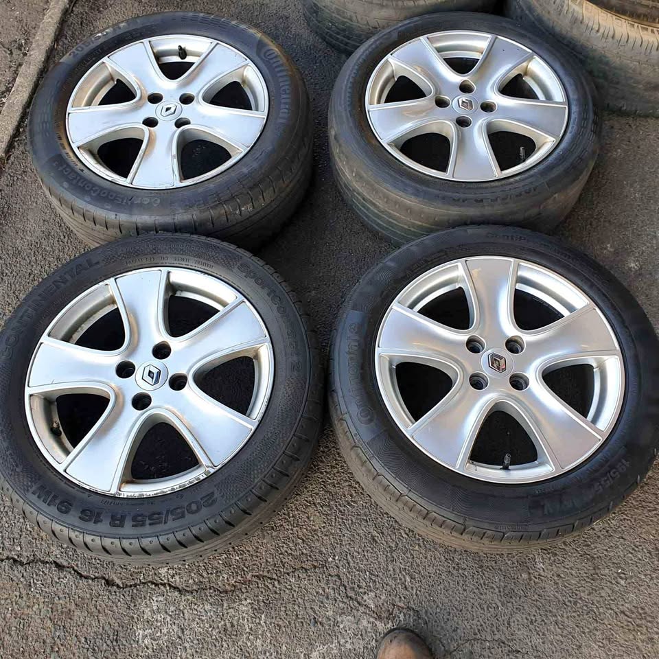 Set of original 16 inch Renault mags with tyres - Private Seller Set of original 16 inch Renault mags with tyres - Private Seller