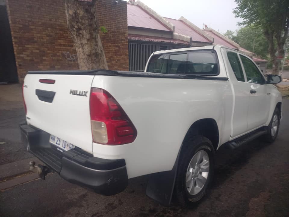 2018 TOYOTA HILUX SUPER CAB 2.4 GD6 DIESEL, MANUAL, WHITE COLOR, MILEAGE 125000KMS