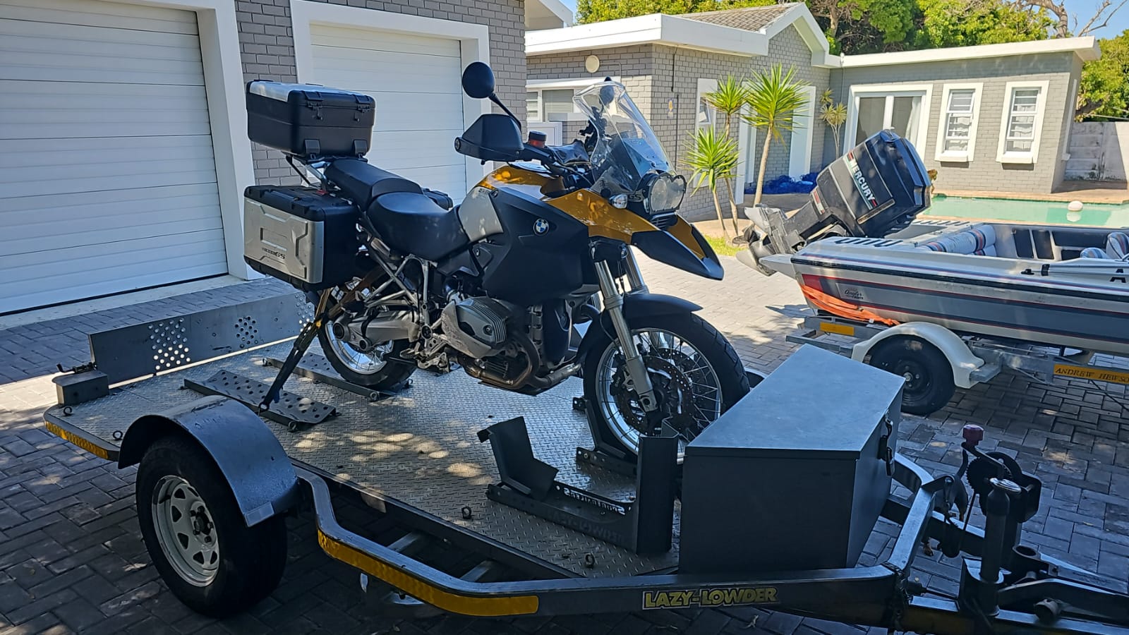 2M 3 bike lazy Loader trailer with nose cone - Private Seller 2M 3 bike lazy Loader trailer with nose cone - Private Seller