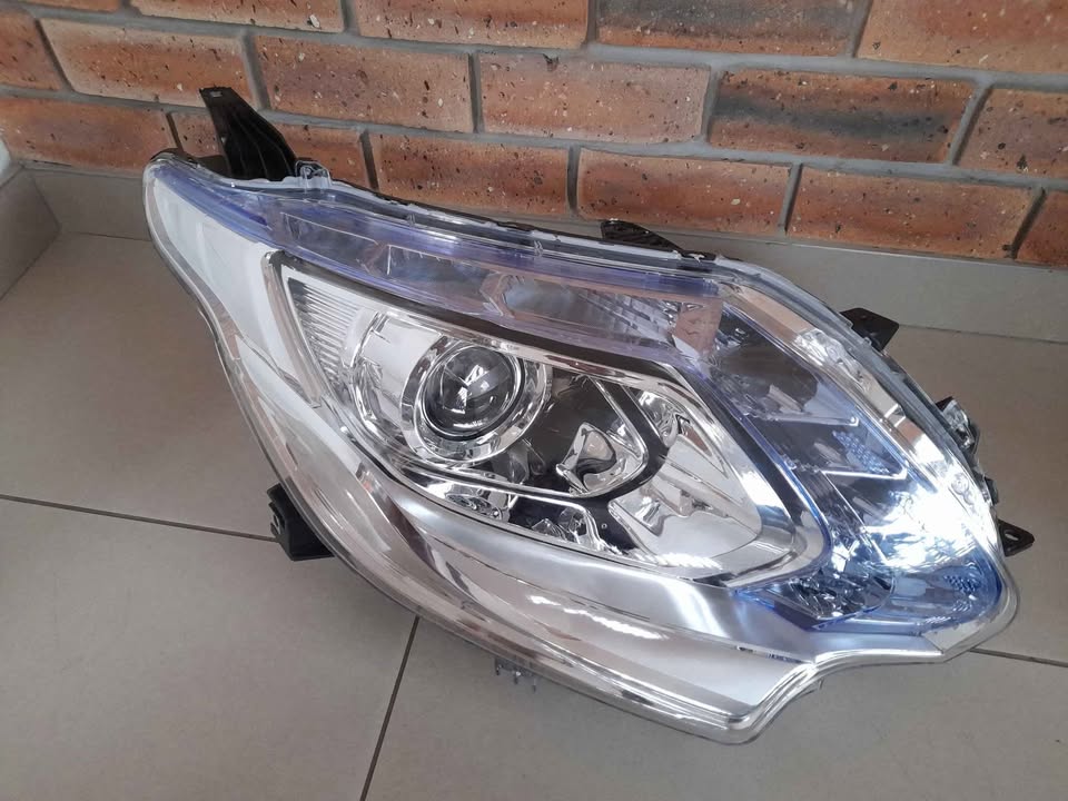 MITSUBISHI TRITON 17 ON BRAND NEW HEADLIGHTS FORSALE PRICE - Private Seller