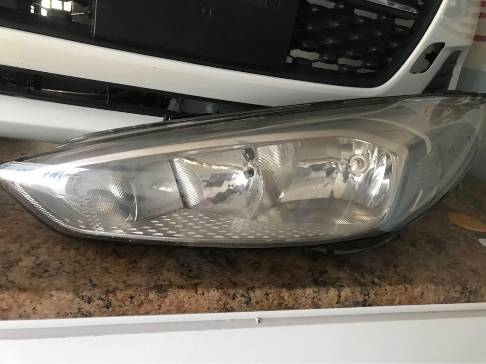 2018 Ford Focus left headlight - Private Seller 2018 Ford Focus left headlight - Private Seller