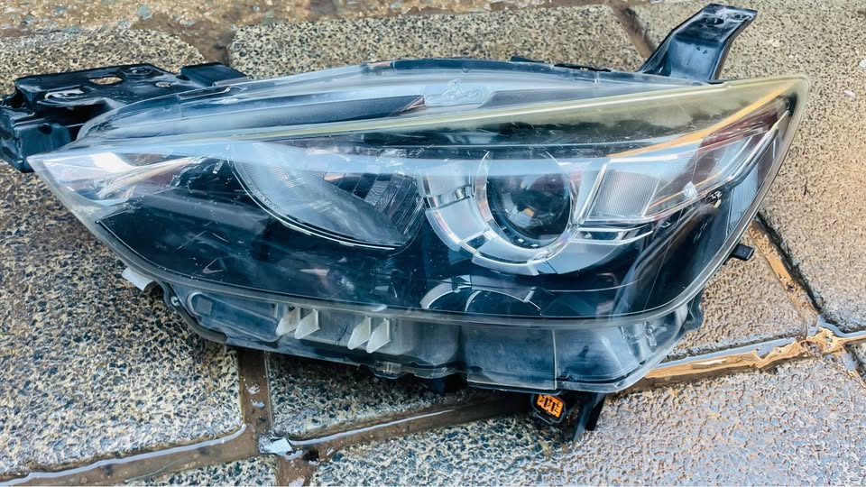 Mazda CX3 Headlight - Private Seller Mazda CX3 Headlight - Private Seller