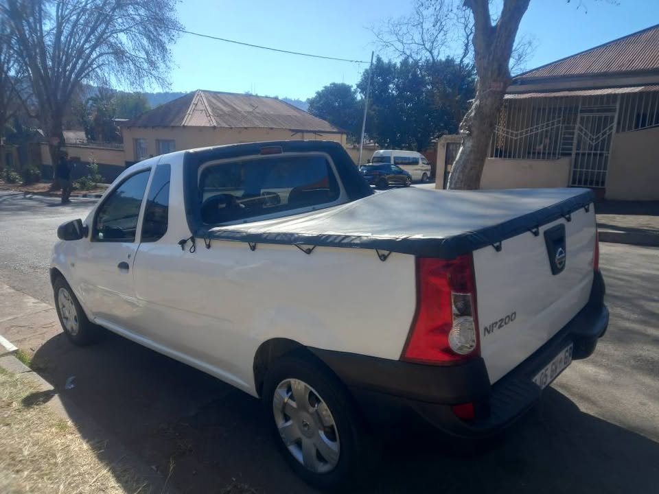 2016 Nissan NP200 Bakkie 1.6 Manual, Petrol, White, Aircon, Spare key, 109000kms
