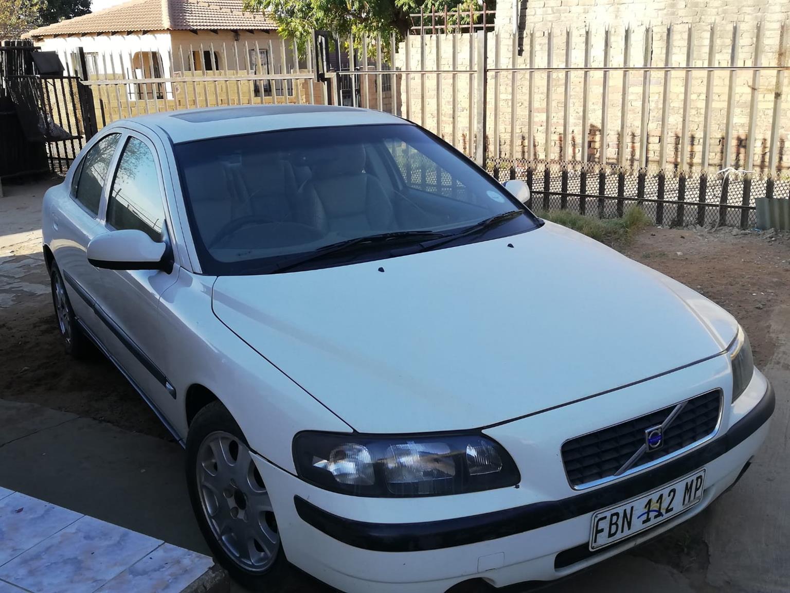 Volvo S60 T5 2002 model