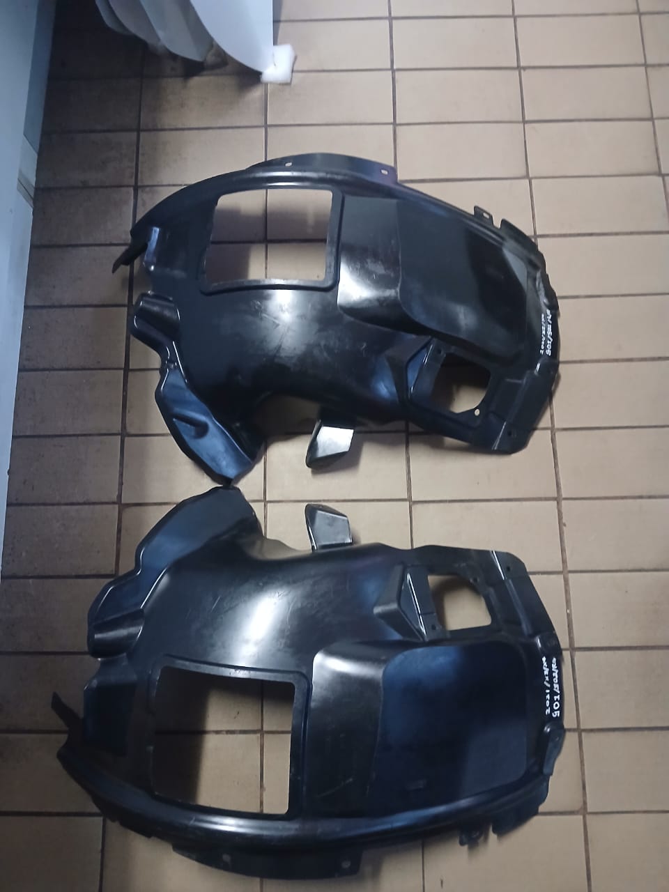 (LINERS) 2021 2021 BMW X3/X4 G01/G02 FENDER LINER LEFT AND RIGHT FOR SALE - Private Seller (LINERS) 2021 2021 BMW X3/X4 G01/G02 FENDER LINER LEFT AND RIGHT FOR SALE - Private Seller