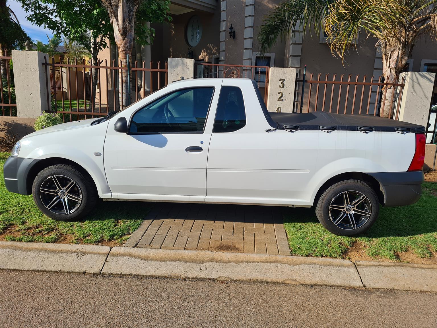 np200 tonneau cover