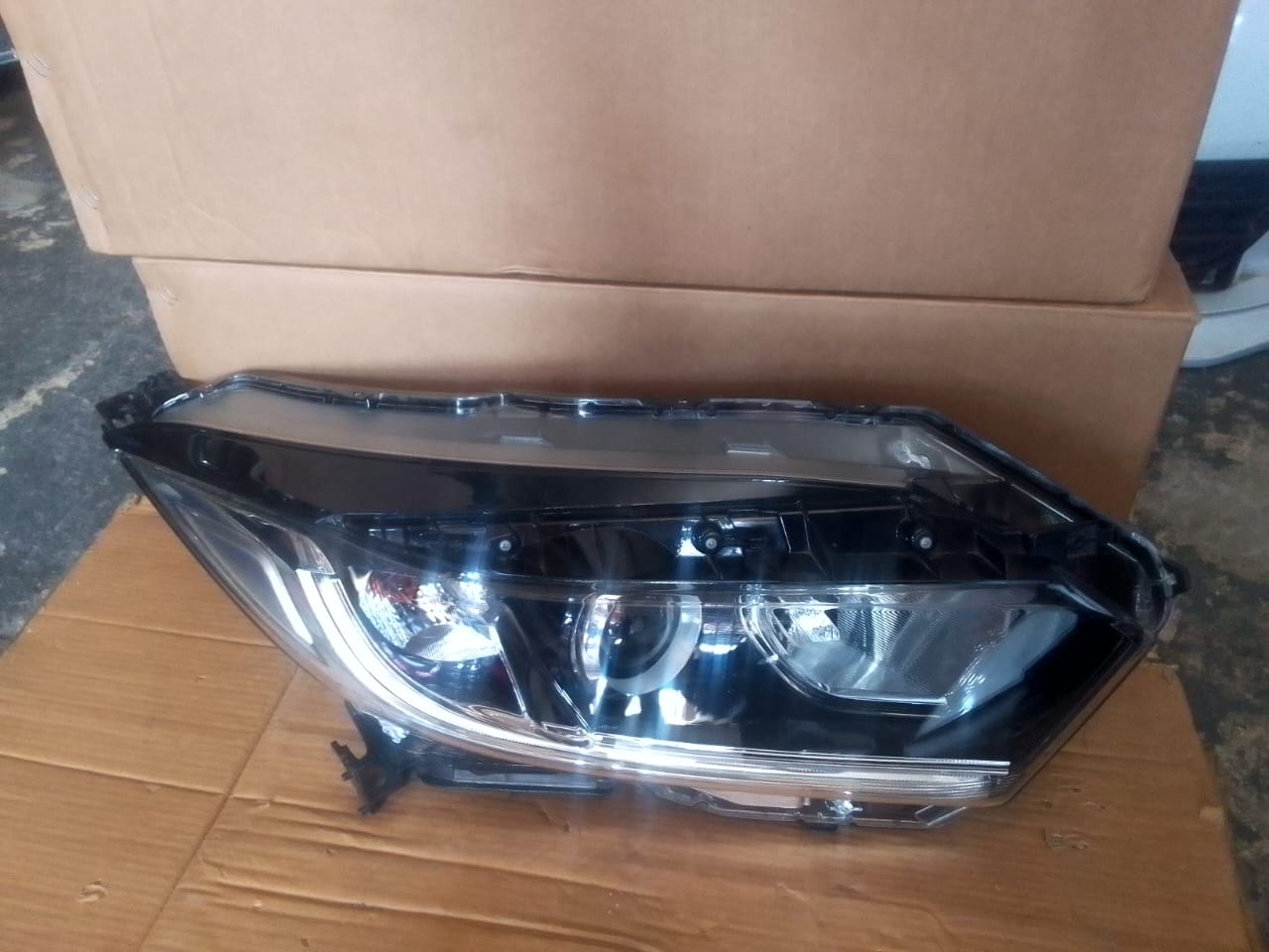 (2019-2023) HONDA HR-V RIGHT XENON HEADLIGHT FOR SALE - Private Seller (2019-2023) HONDA HR-V RIGHT XENON HEADLIGHT FOR SALE - Private Seller