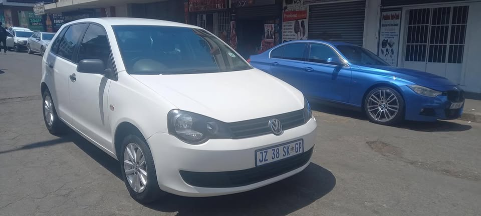2013 VW POLO 1.4 PETROL HATCHBACK, MANUAL, WHITE COLOUR