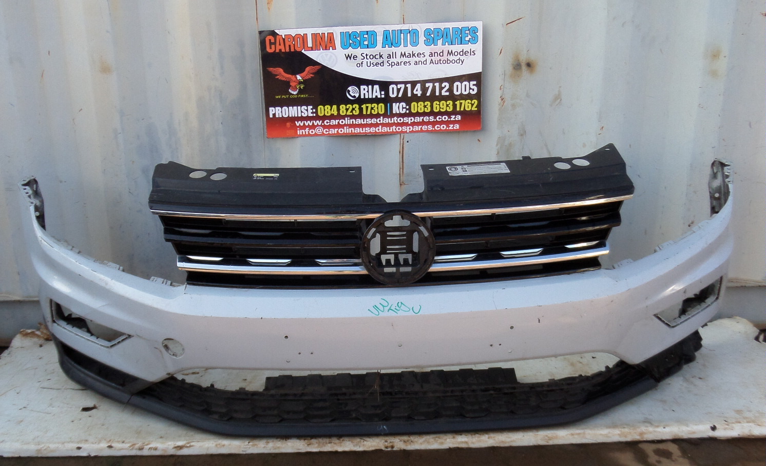 VW Tiguan front bumper with lower bumper spoiler and grill - Private Seller VW Tiguan front bumper with lower bumper spoiler and grill - Private Seller