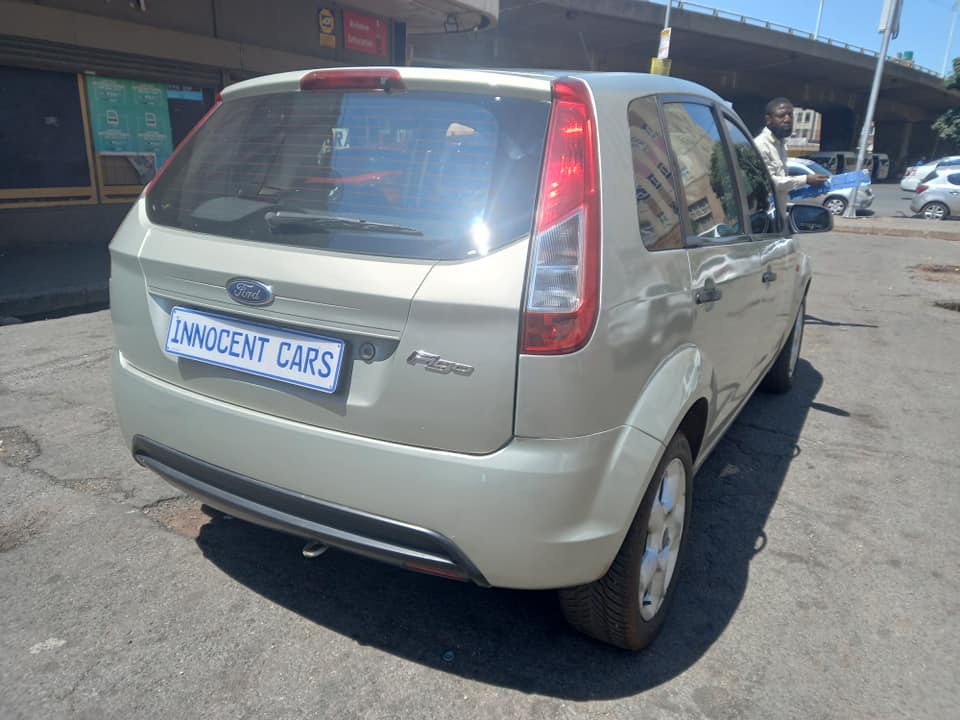 2014 FORD FIGO 1.4 PETROL HATCHBACK,  MANUAL TRANSMISSION, GREEN COLOUR