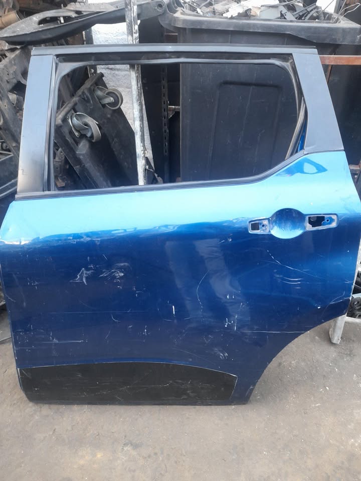 RENAULT TRIBER L/R DOOR AVAILABLE - Private Seller RENAULT TRIBER L/R DOOR AVAILABLE - Private Seller