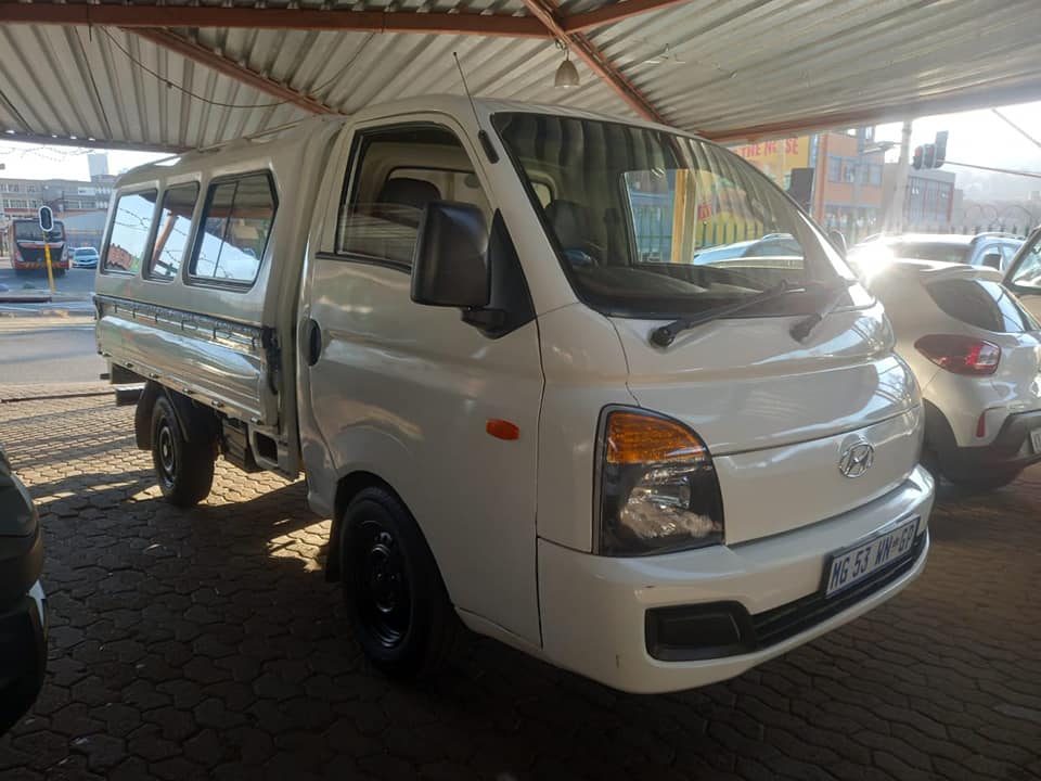 Hyundia H100 2.5D with Canopy Manual Diesel 2015 White