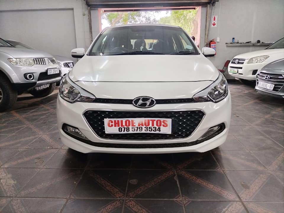 2016 Hyundai i20 Automatic 1.4 White, Service book, reverse sensor 71000km