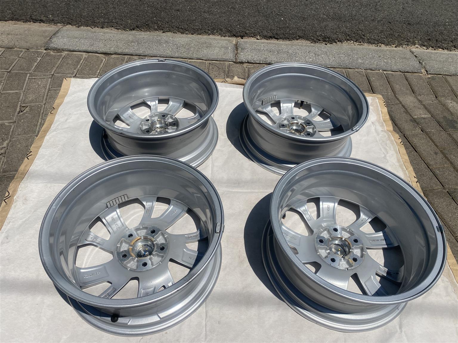 2017 HYUNDAI TUCSON 17 INCH MAG RIMS FOR SALE. IN PRISTINE CONDITION - Private Seller
