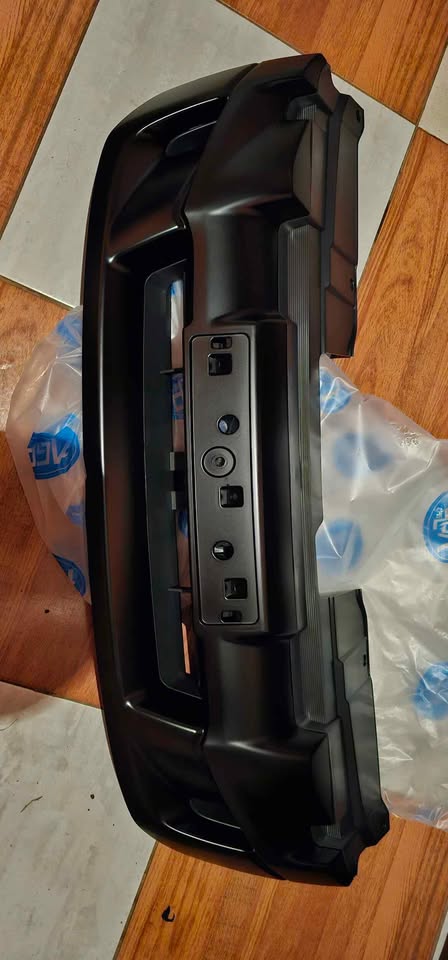 Isuzu main Grill Brand new - Private Seller